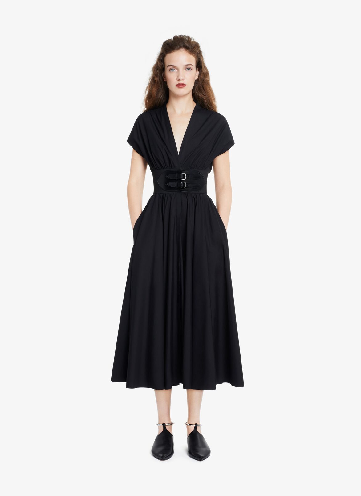 Faltenkleid mit Gürtel aus japanischer Popeline ALAÏA SCHWARZ FALTENKLEID MIT GÜRTEL AUS JAPANISCHER POPELINE